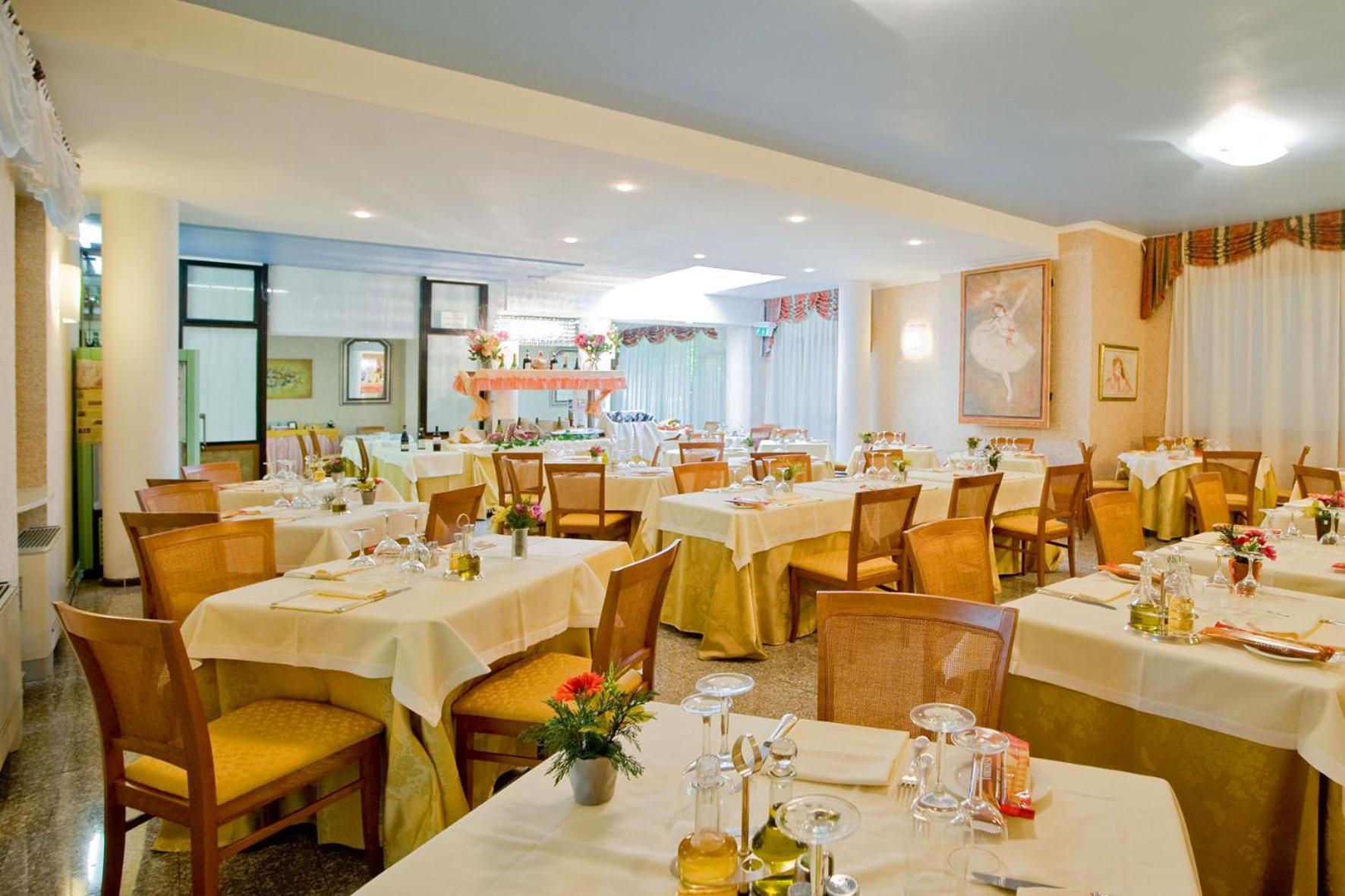 סלסומאג'יורה טרמה Hotel Ferrari מראה חיצוני תמונה