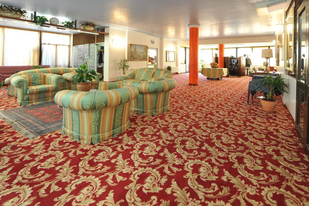 סלסומאג'יורה טרמה Hotel Ferrari מראה חיצוני תמונה