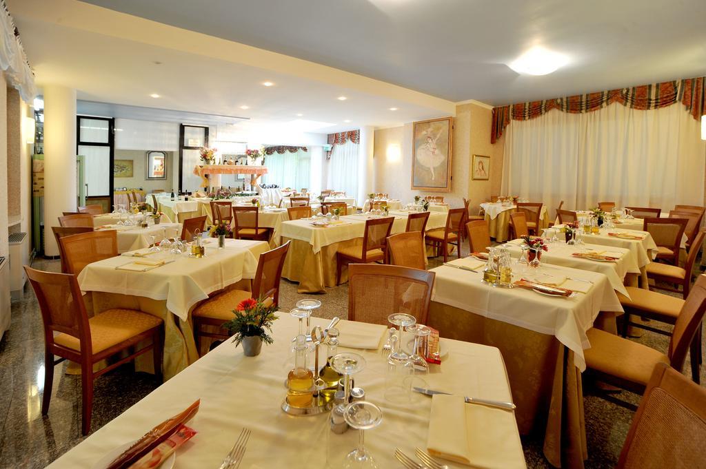 סלסומאג'יורה טרמה Hotel Ferrari מראה חיצוני תמונה
