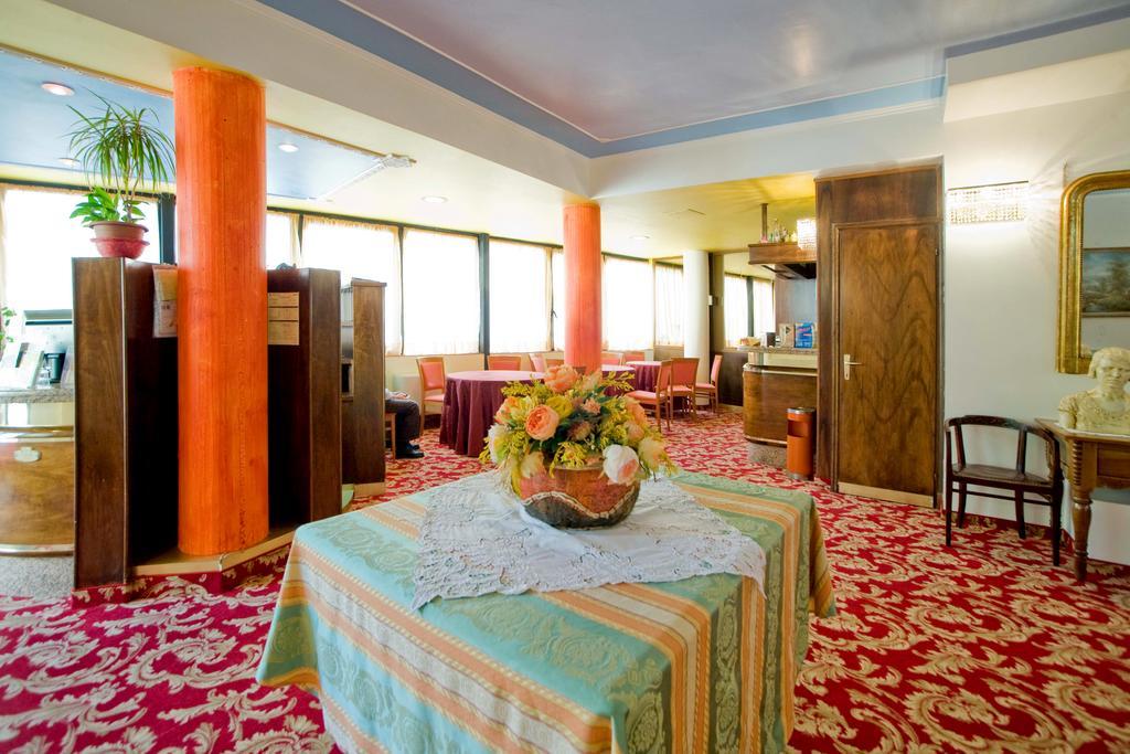 סלסומאג'יורה טרמה Hotel Ferrari מראה חיצוני תמונה